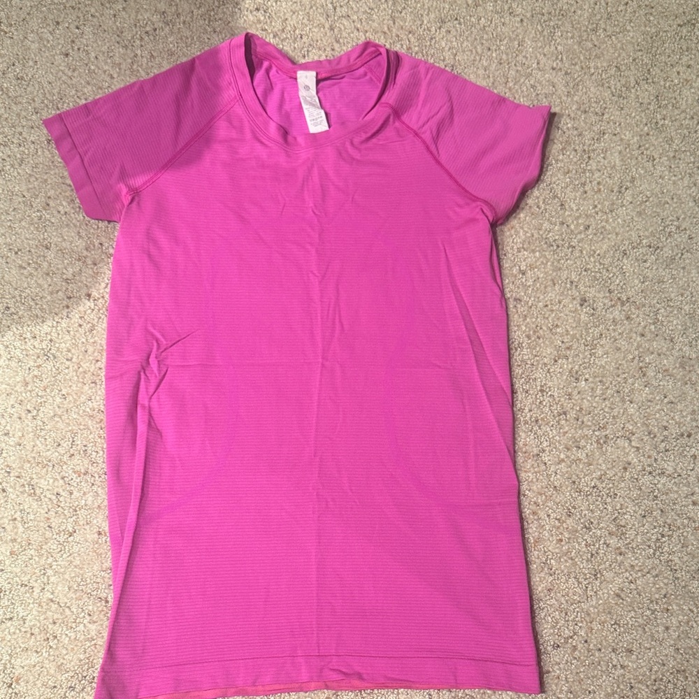 Lululemon Athletica Fuchsia Short Sleeve Top